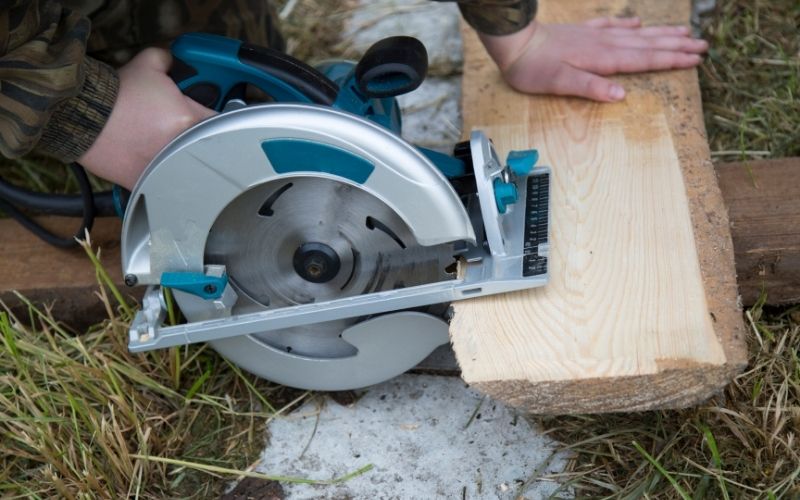 circular saw cutting wood