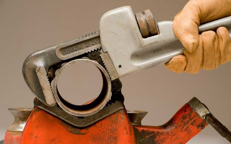 pipe wrench