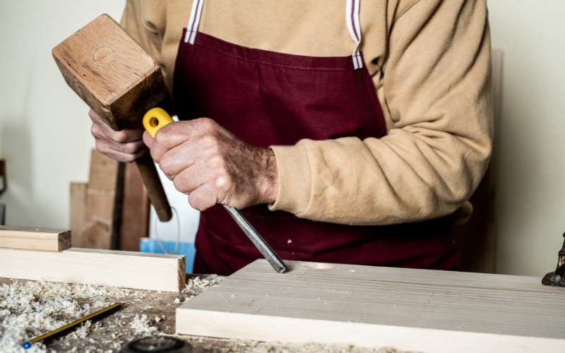 how to use a chisel